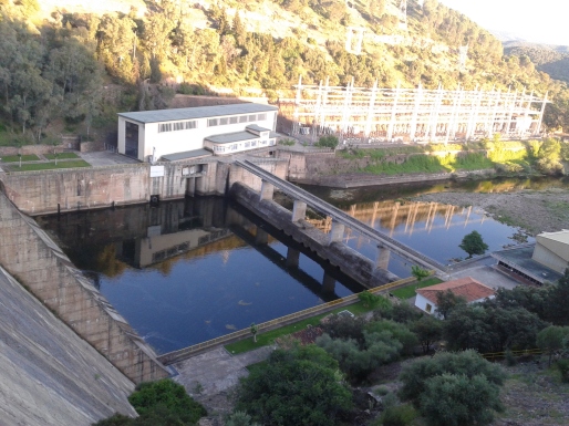 Central hidroeléctrica del embalse del Cíjara.